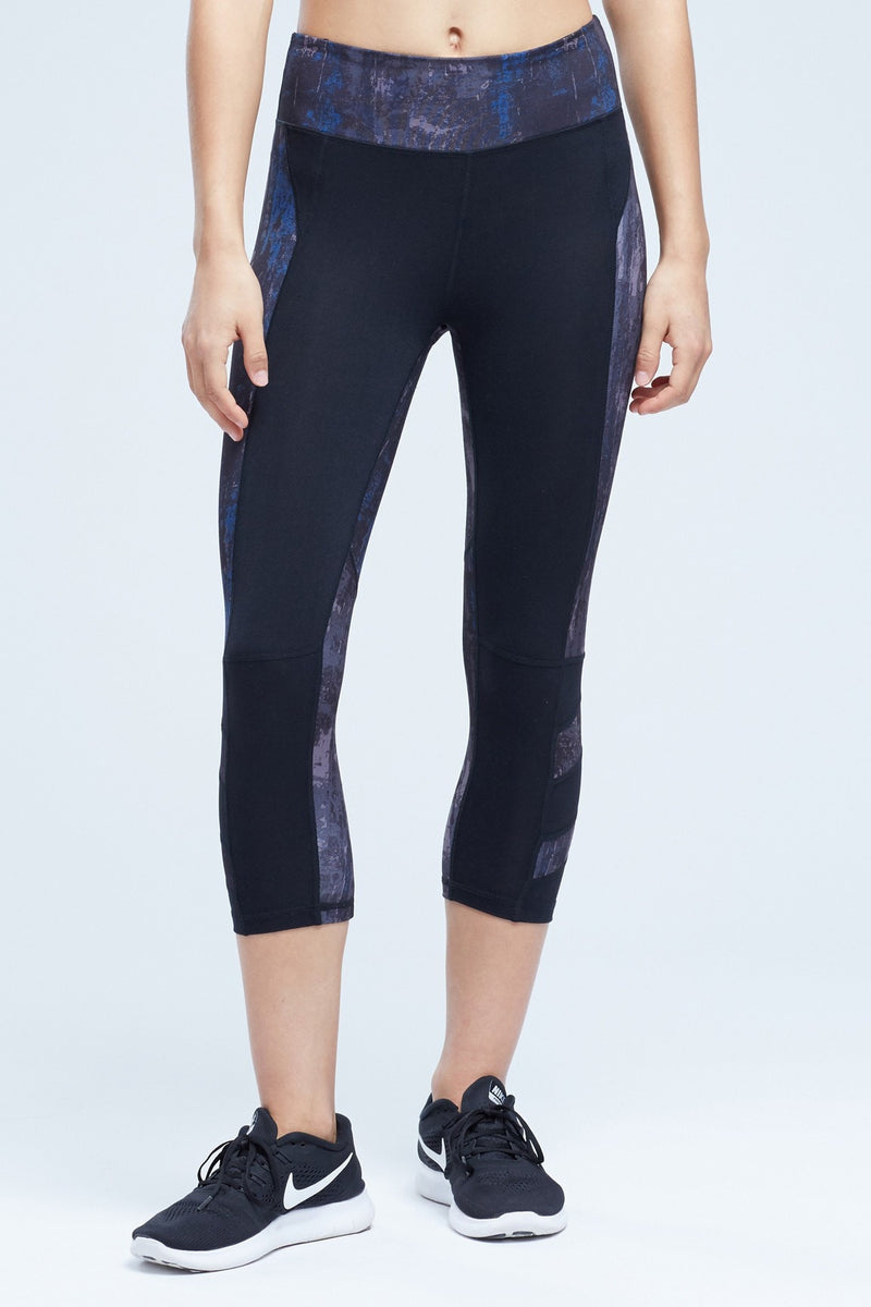 Wonder Fitted Capri Legging With Contrast Panels