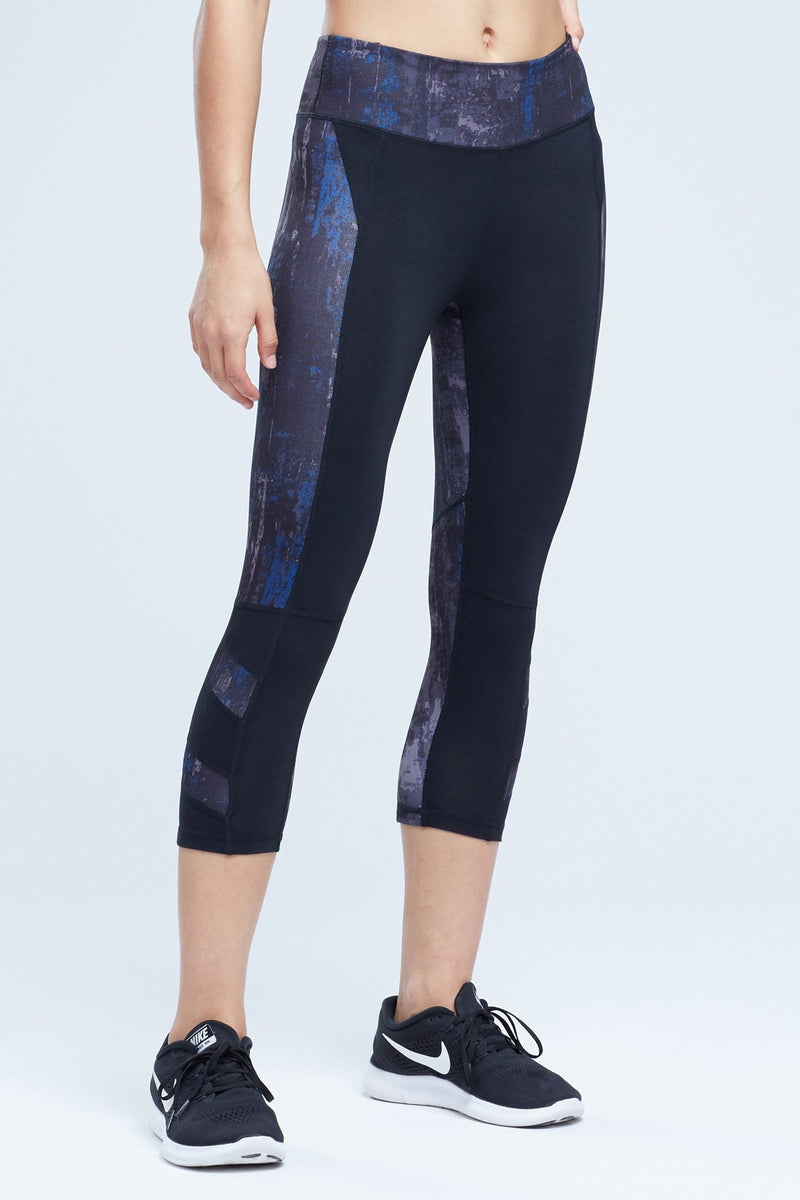 Wonder Fitted Capri Legging With Contrast Panels