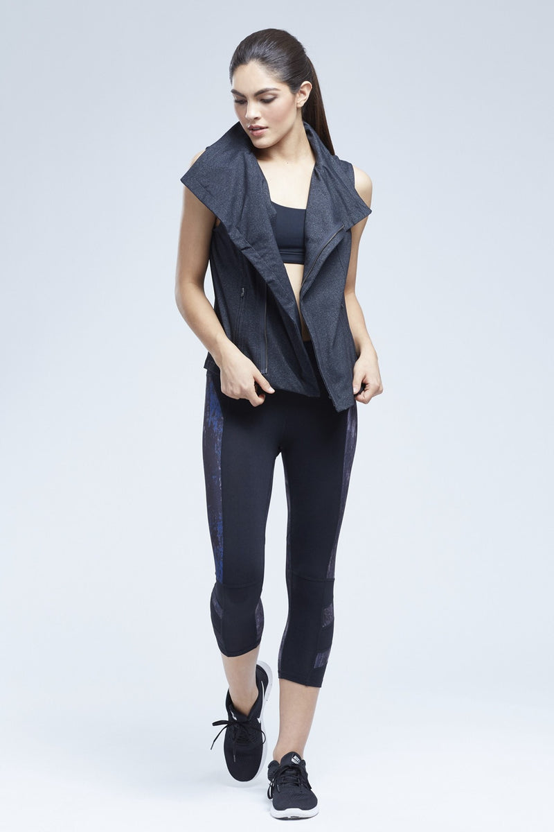 Wonder Fitted Capri Legging With Contrast Panels